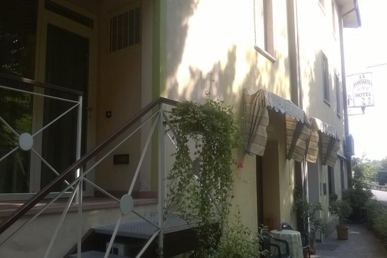 拉帕西加塔酒店 代森扎诺-德尔加达 外观 照片
